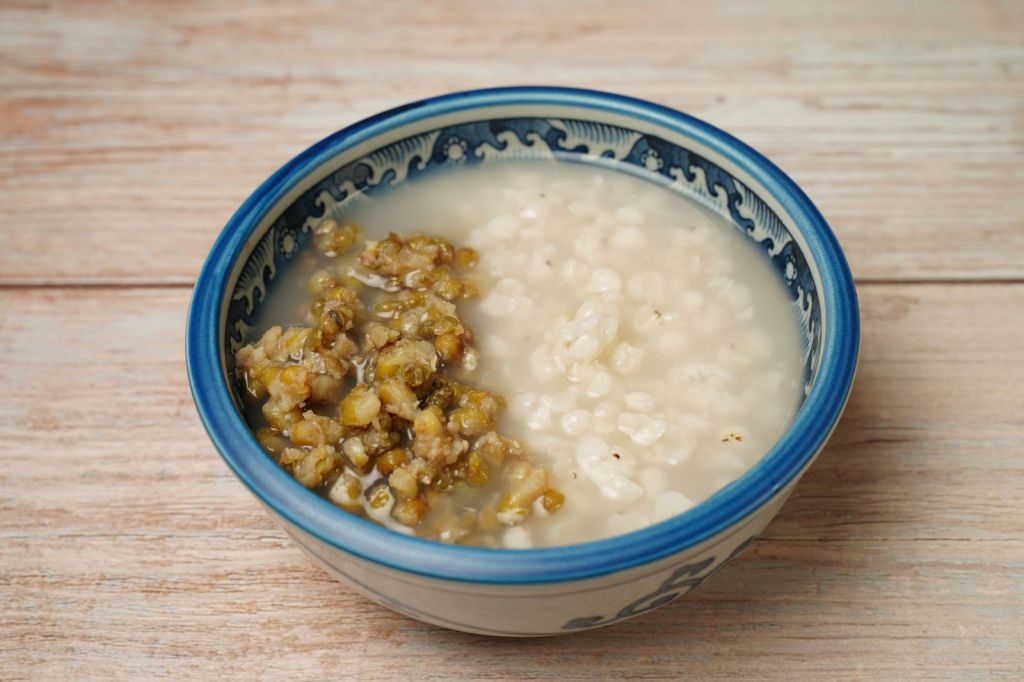 Mung bean and rice porridge in a blue and white bowl